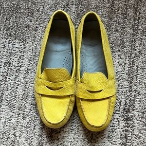 Nike Yellow Leather Flats from Cole Haan, fits 8.5 USA woman, lemon color